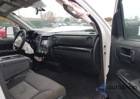 2017 Toyota Tundra Sr 5.7L V8 z USA, uszkodzony, nr VIN 5TFCY5F14HX021049